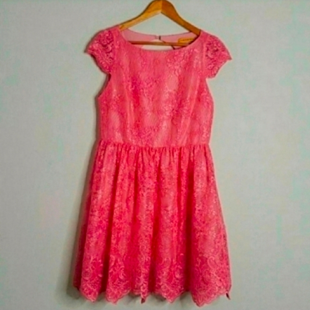 Alice + Olivia | Lace Open Back fit and flare dress size 8 - Picture 8 of 9